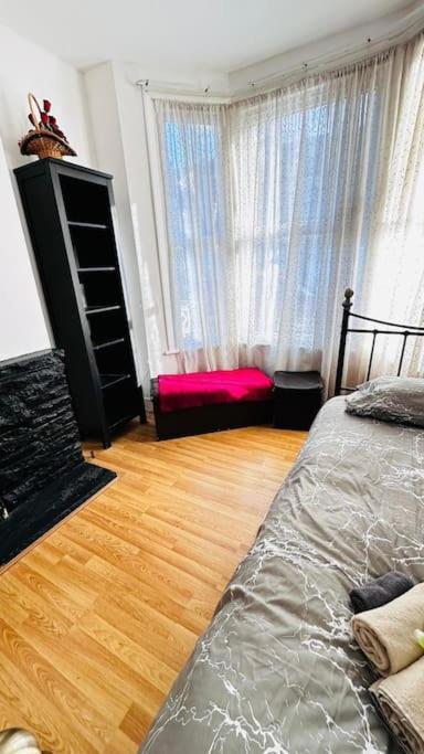3 Bed House East London Home מראה חיצוני תמונה