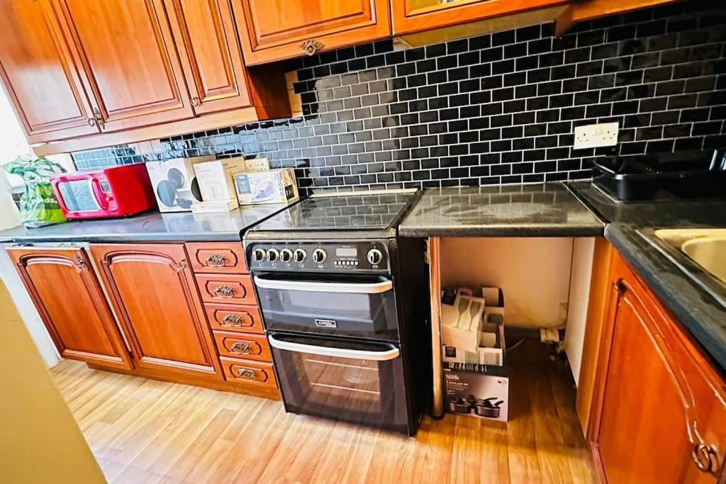 3 Bed House East London Home מראה חיצוני תמונה